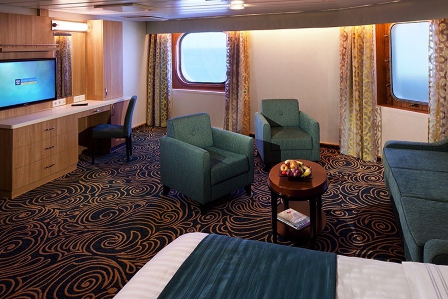 RCI, Vision, Ocean View Suite _No Balcony_1.jpg
